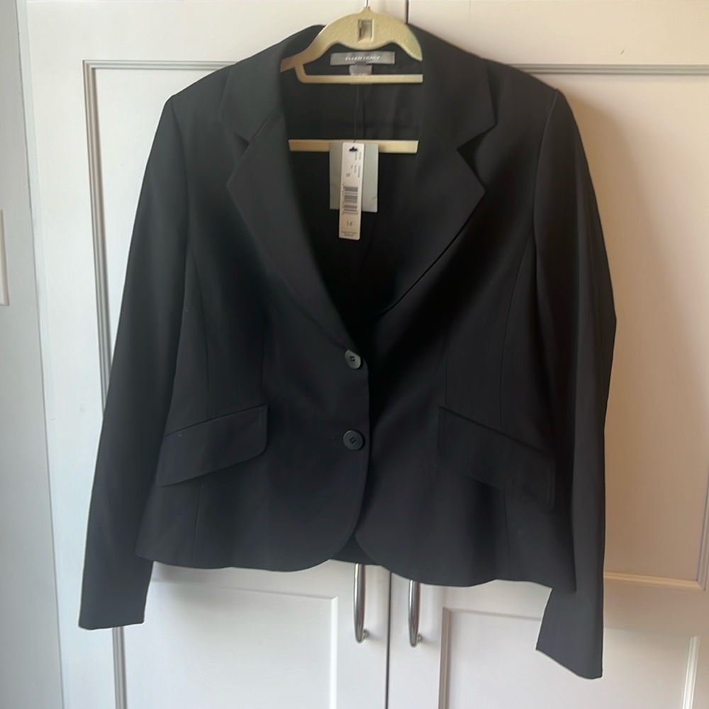 Ellen Tracy Women. Size 14. 98% Wool, 3% Spandex blazer. NWT.